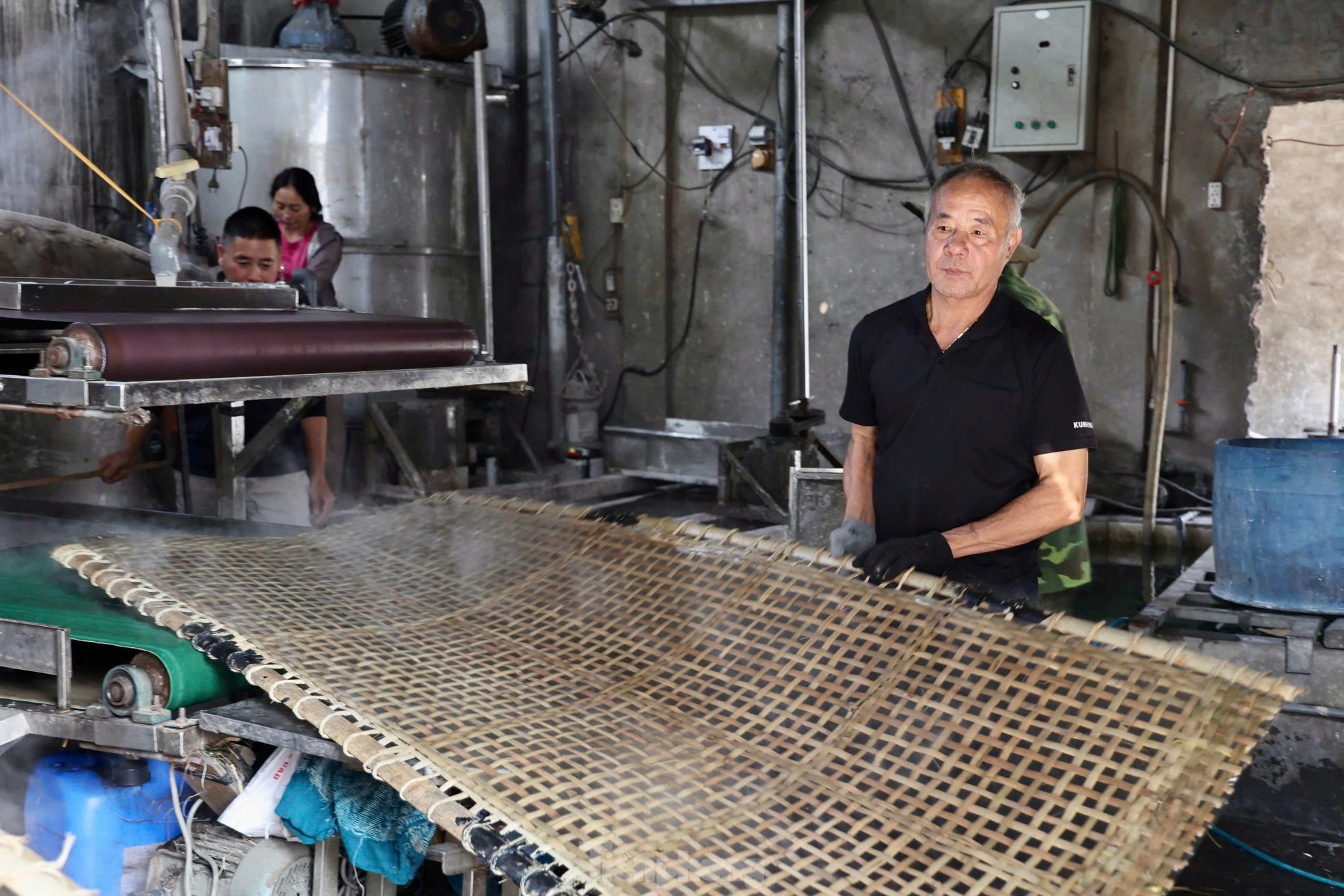 Bustling with Tet in Hanoi's famous vermicelli village photo 5