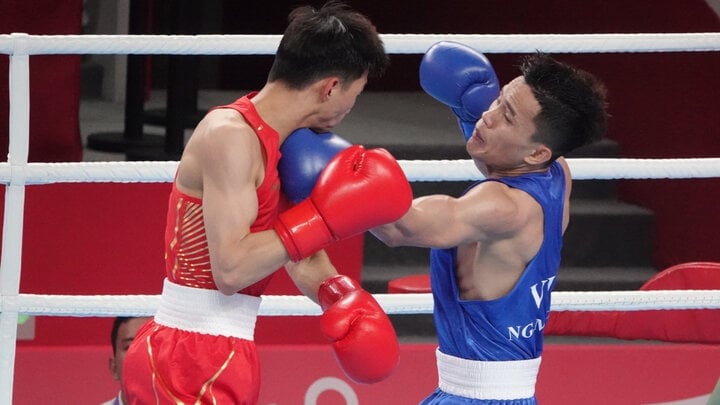 Athlete Nguyen Minh Cuong lost to the home team. (Photo: Nam Trung)