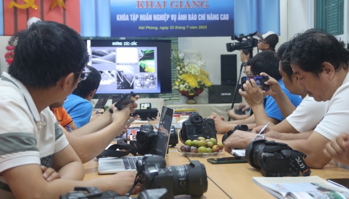 Formation au photojournalisme pour reporters et rédacteurs en chef