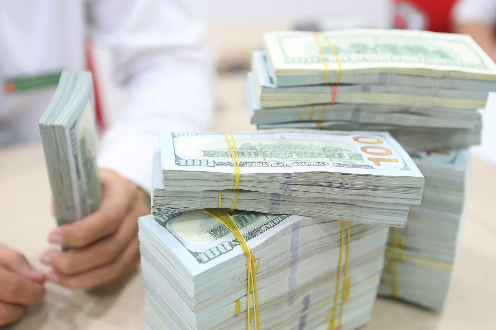 Giá USD hôm nay 21.5.2023: Tăng cao so với cuối tuần trước - Ảnh 1.