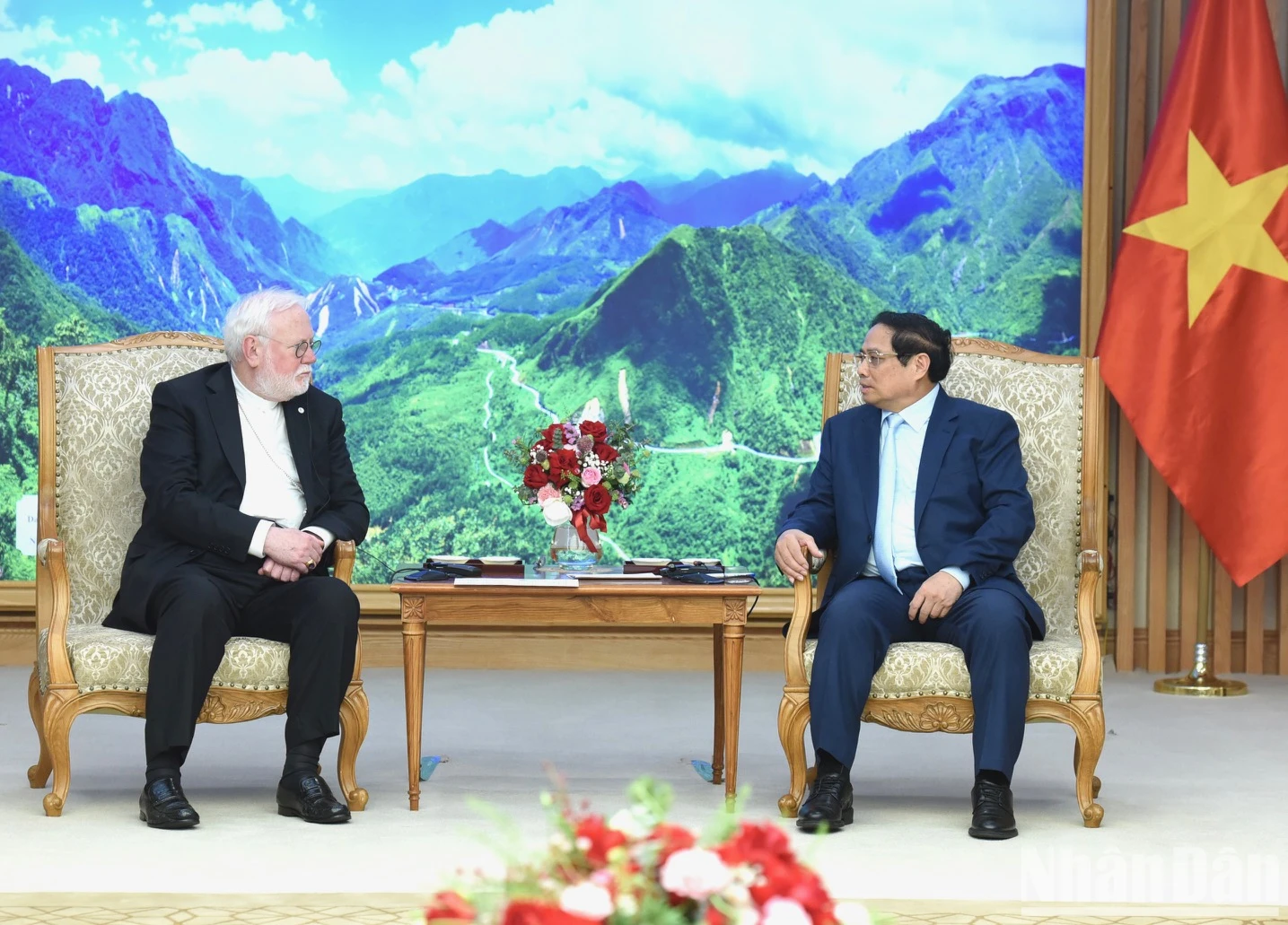 [Foto] El Primer Ministro Pham Minh Chinh recibe al Ministro de Asuntos Exteriores del Vaticano foto 2