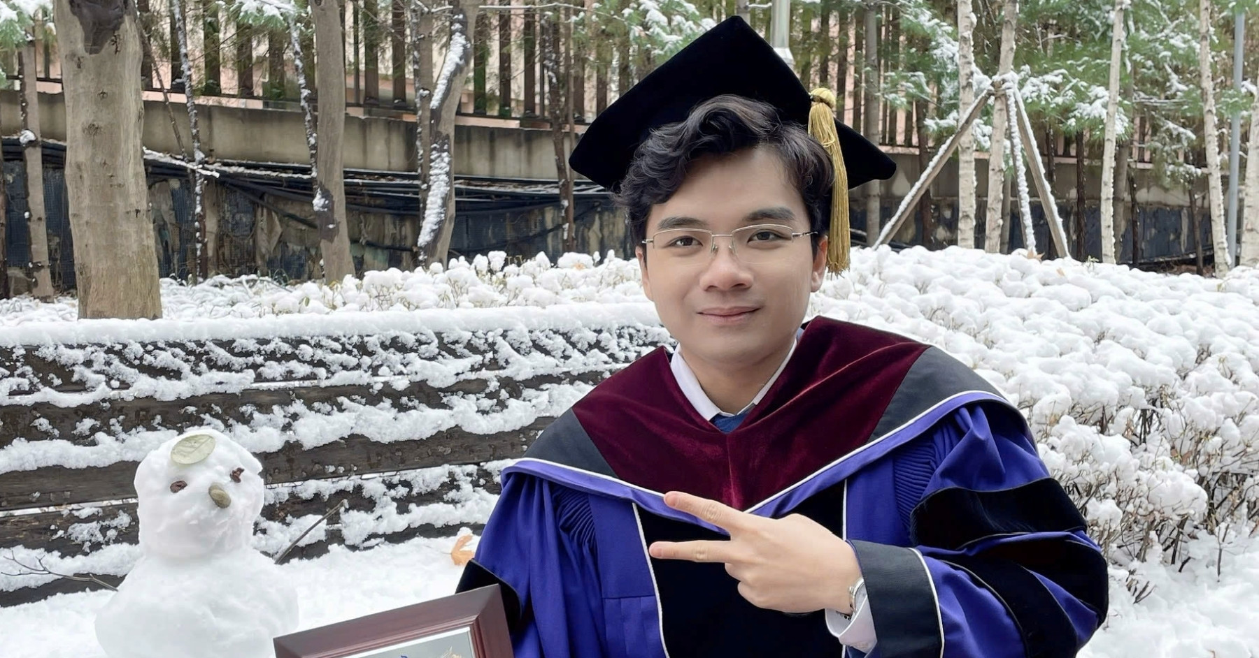 The young man got his PhD at the age of 29, chose to return to Vietnam to work in the medical industry.