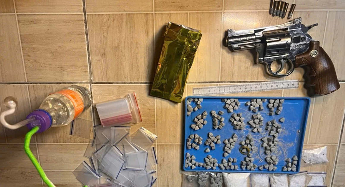 Da Nang: Arrested drug dealer with gun