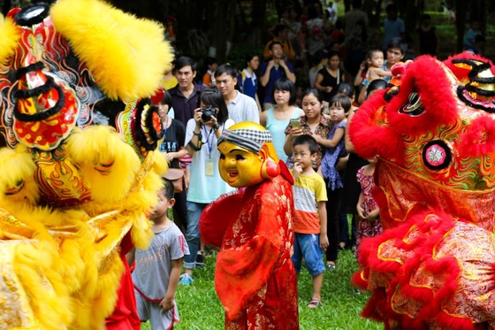 Hoạt động hoạt náo truyền thống trong lễ hội “Rước đèn đêm trăng" ảnh 2