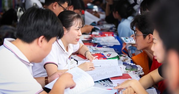 Journée de consultation d'admission à Ho Chi Minh-Ville : beaucoup de dossiers, des candidats satisfaits grâce à des réponses complètes