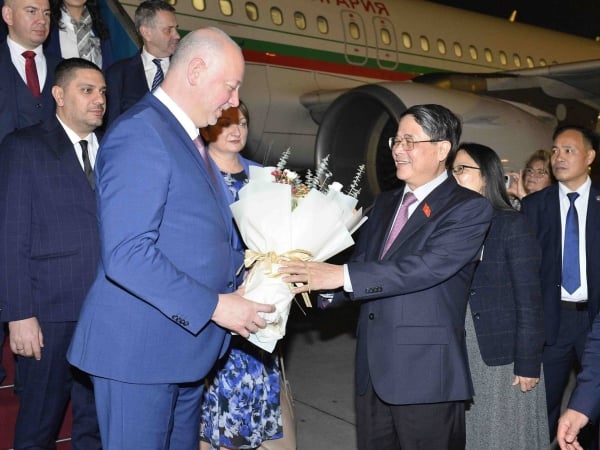 Bulgarian Parliament Speaker Rossen Dimitrov Jeliazkov arrives in Hanoi, starting official visit to Vietnam