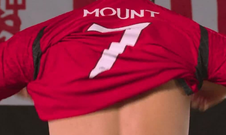 Mount mặc áo số 7 'huyền thoại' ở Man Utd