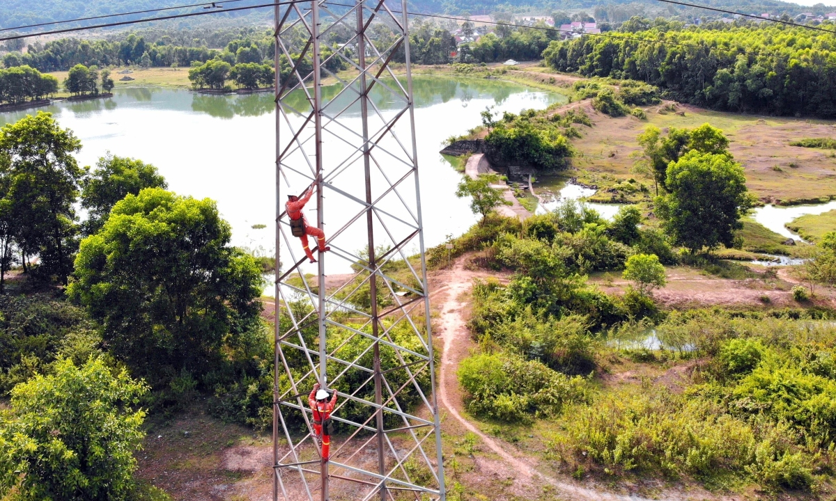 EVN investit plus de 1 100 milliards de VND pour construire une ligne électrique de 500 kV depuis le Laos