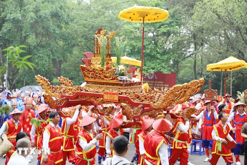 Journée de commémoration du roi Hung 2024 : Procession animée en palanquin jusqu'au temple Hung