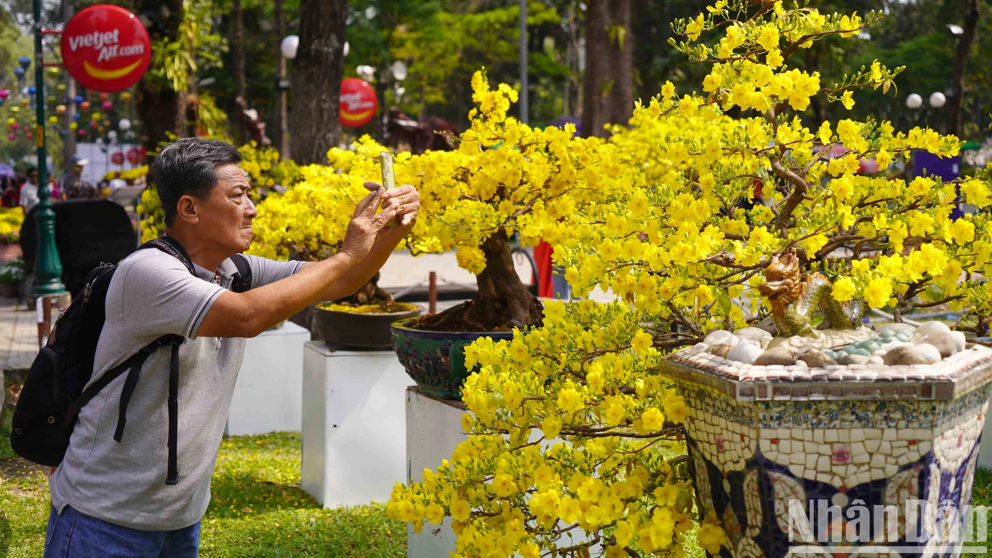 ពិធីបុណ្យផ្កានិទាឃរដូវ Tao Dan ទាក់ទាញភ្ញៀវទេសចរនៅថ្ងៃបើកដំបូង រូបថតទី 4