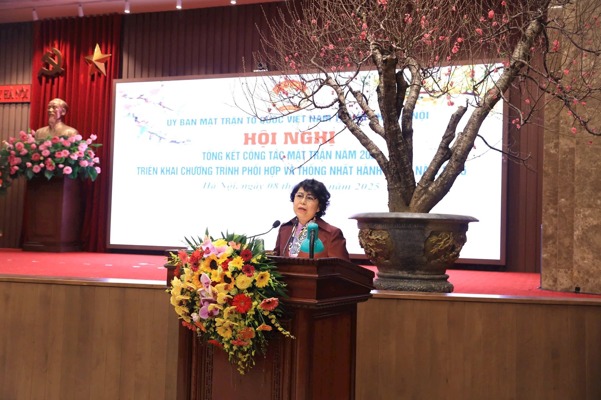 Ms. To Thi Bich Chau, Vice President of the Vietnam Fatherland Front Central Committee spoke at the conference.