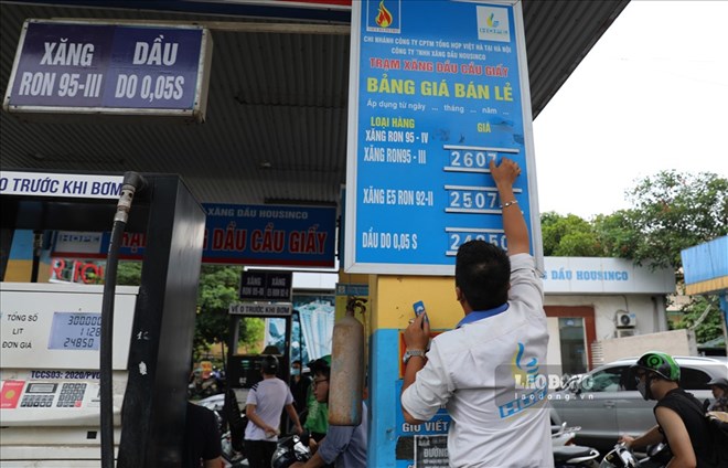 Giá xăng dầu được dự báo tăng nóng vào cuối năm