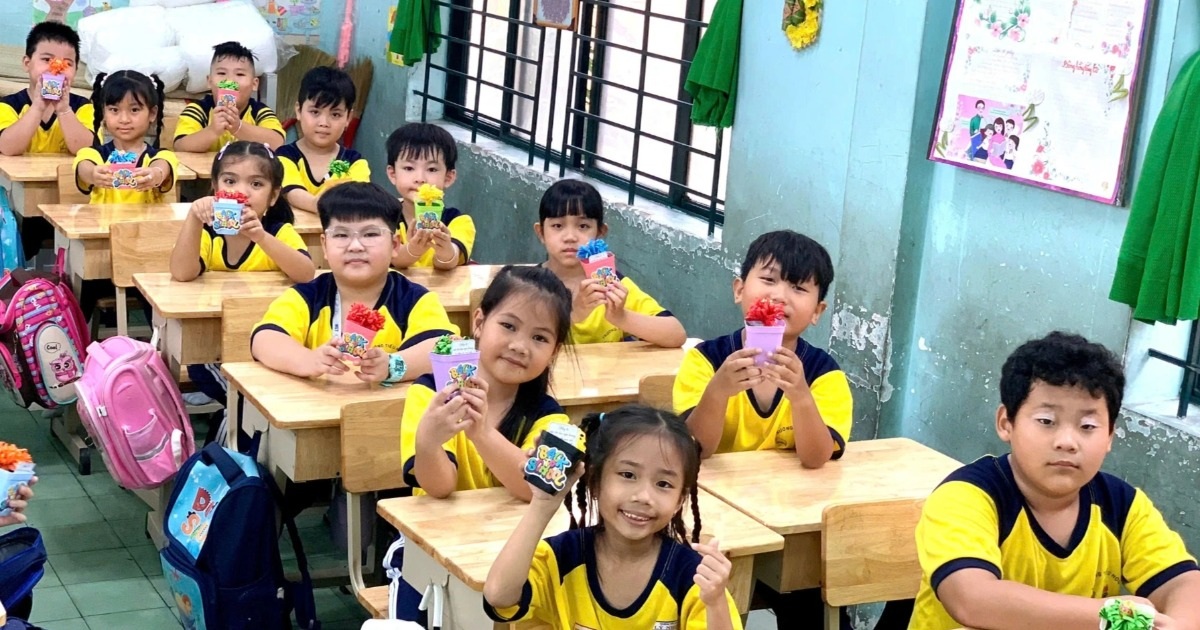 More than 500 students in Ho Chi Minh City return to school after 2 weeks of studying thanks to a rare incident