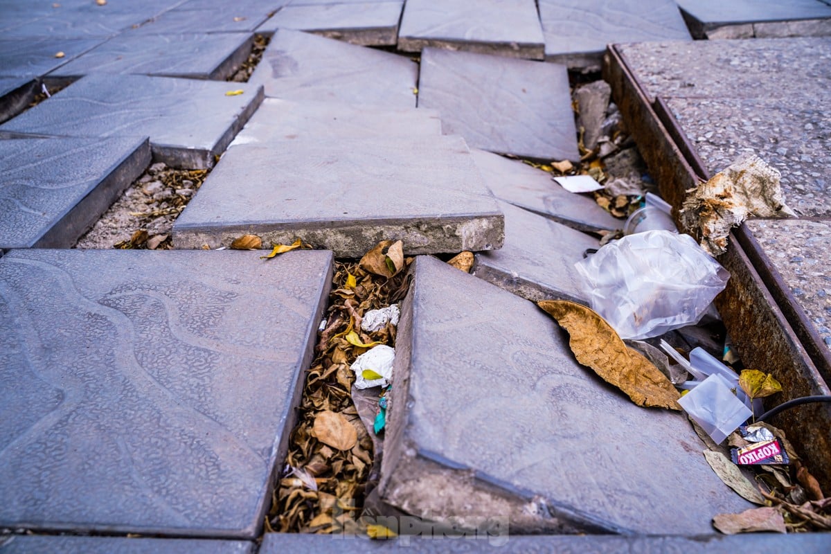 Many sidewalks in the center of the capital are 'ruined' and degraded photo 4