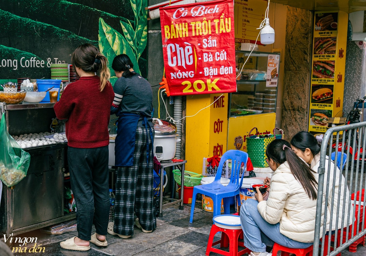 Quán bánh trôi tàu vỉa hè phố cổ Hà Nội có tuổi đời hơn 30 năm tấp nập khách khi mùa đông về, 2 con gái nối nghiệp mẹ vì yêu nghề dù vất vả - Ảnh 12.