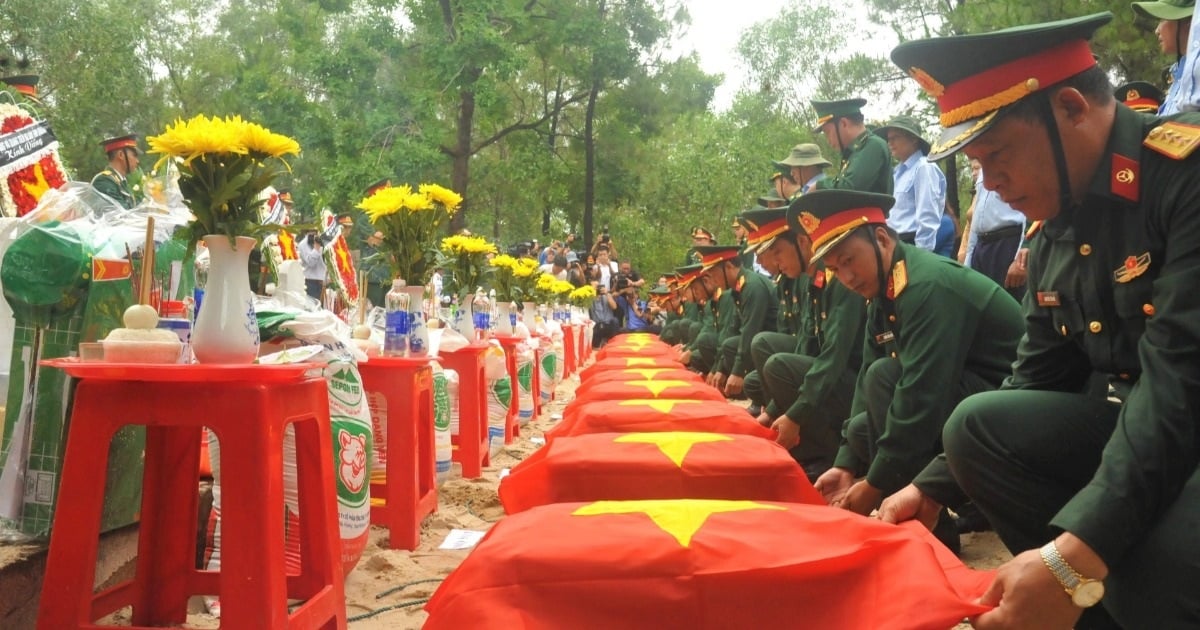 Hình ảnh xúc động tại lễ truy điệu, an táng 12 liệt sỹ hy sinh trên đất Lào