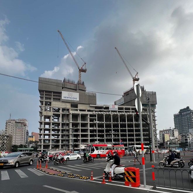 El mercado inmobiliario todavía enfrenta muchas dificultades. Foto: Bao Chuong