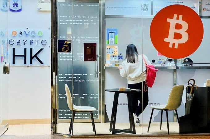 중국 홍콩의 Crypto HK 매장의 거래 카운터. 사진: 로이터