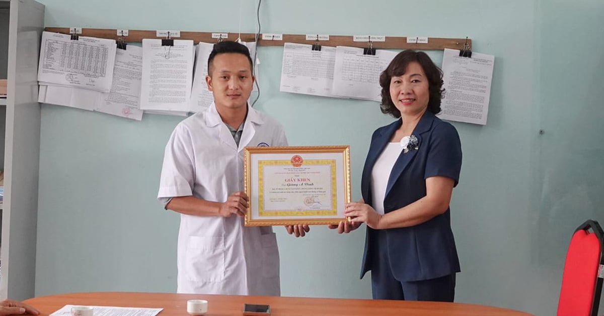 Mu Cang Chai district unexpectedly rewards doctor who delivered baby on the roadside