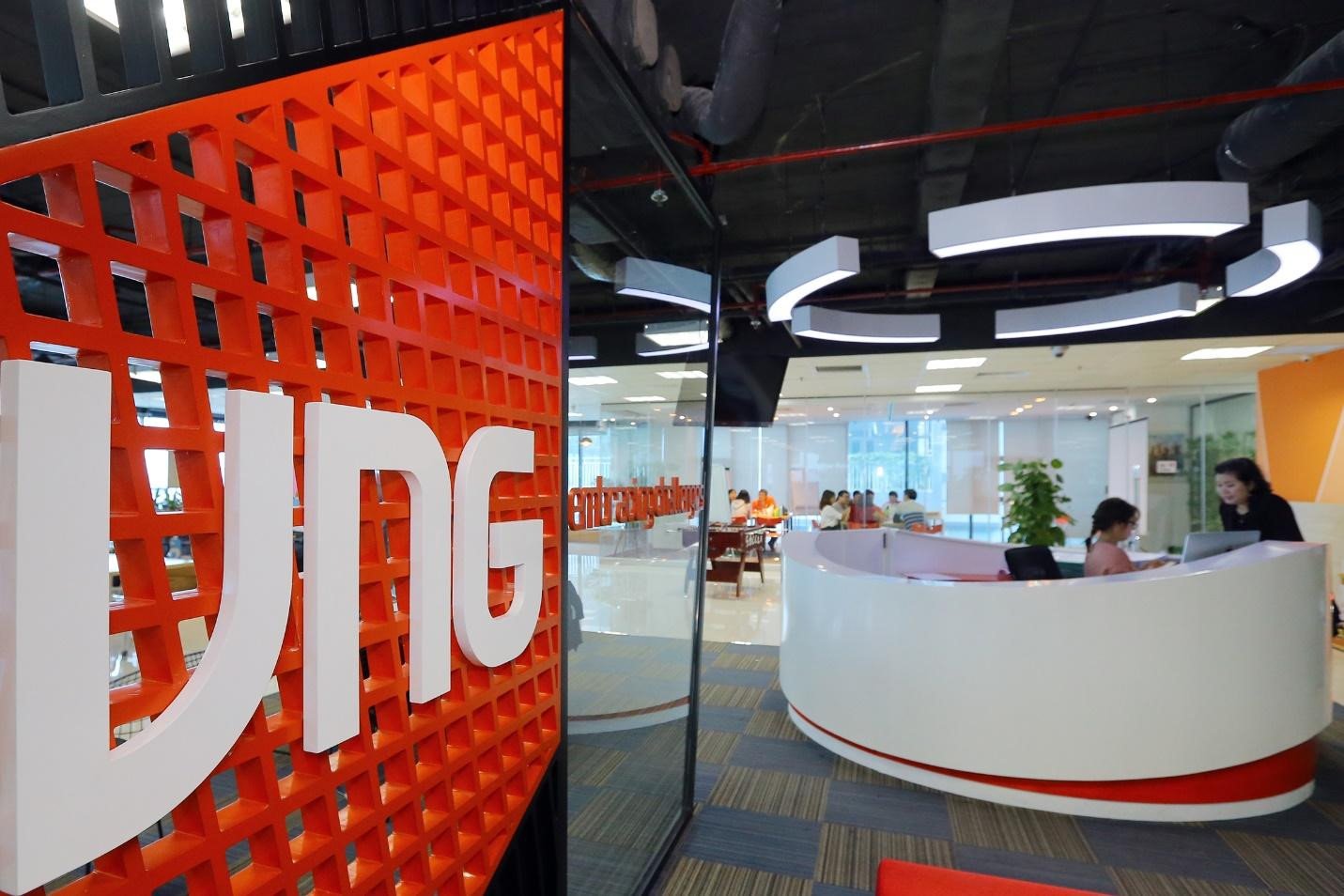 A close-up of a reception desk  Description automatically generated