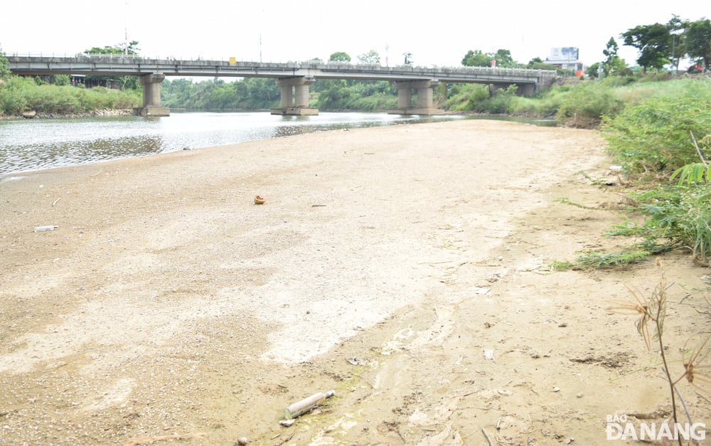 Escasez de agua en el sistema del río Vu Gia, el río Cam Le es muy salino