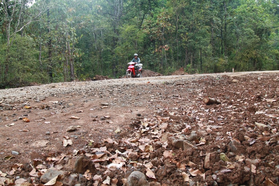 The road surface is very bad.