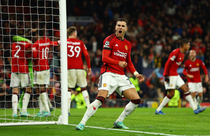 Le défenseur Diogo Dalot célèbre la victoire, lors du match entre Man Utd et Copenhague à Old Trafford, Manchester, Angleterre au troisième tour du groupe A de la Ligue des champions dans la soirée du 24 octobre 2023. Photo : Reuters