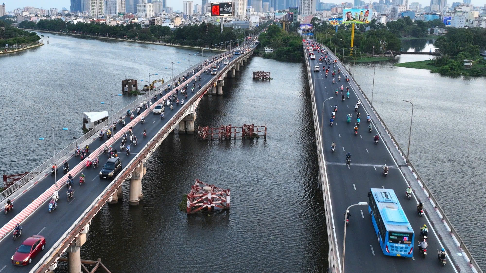 TP.HCM: Kiểm tra cầu yếu, đảm bảo an toàn trong mùa mưa bão- Ảnh 2.