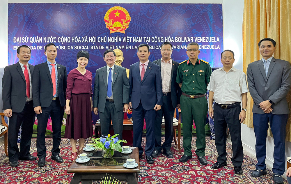 Delegación de trabajo en la Embajada de Vietnam en Venezuela
