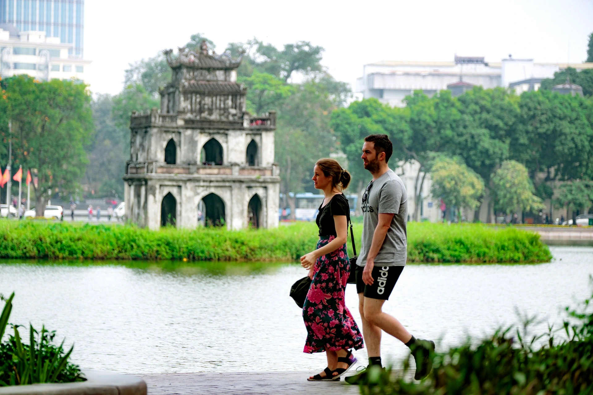 American newspaper shows good places to eat and play in Hanoi in 36 hours