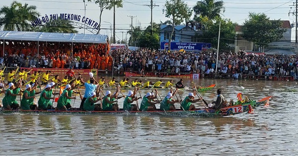 Lo especial de los 2 equipos ganadores de la carrera de barcos Ngo en Soc Trang