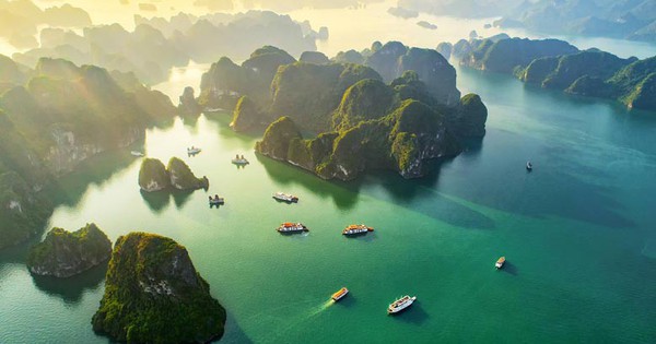 UNESCO experts conduct field surveys in Ha Long Bay to strengthen heritage protection measures