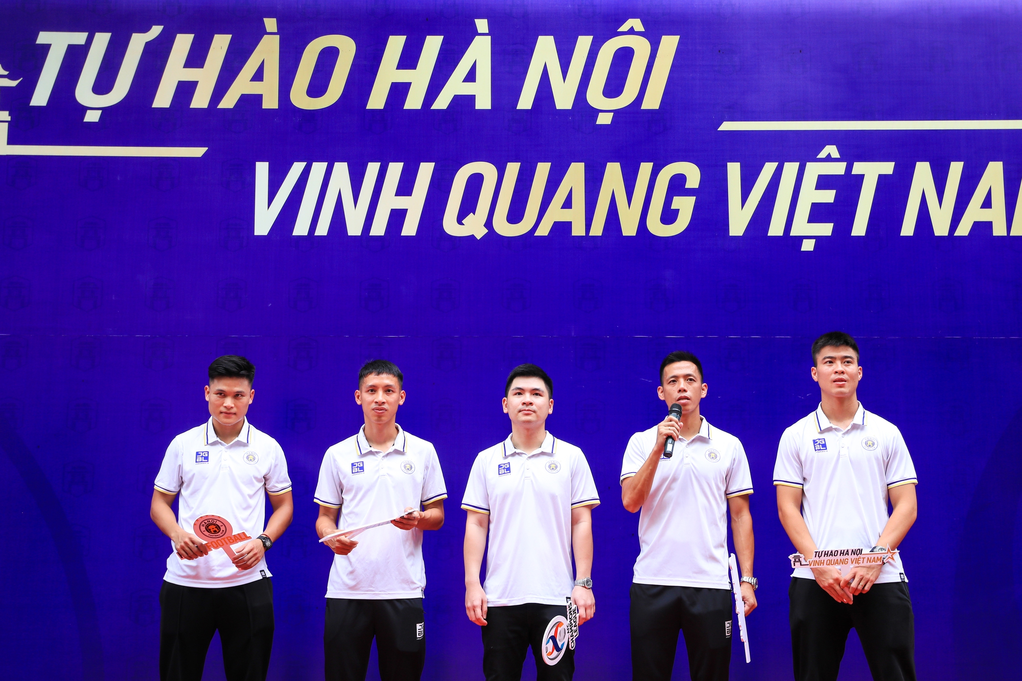 Chủ tịch CLB Hà Nội giao chỉ tiêu đặc biệt cho đội nhà ở AFC Champions League - Ảnh 2.