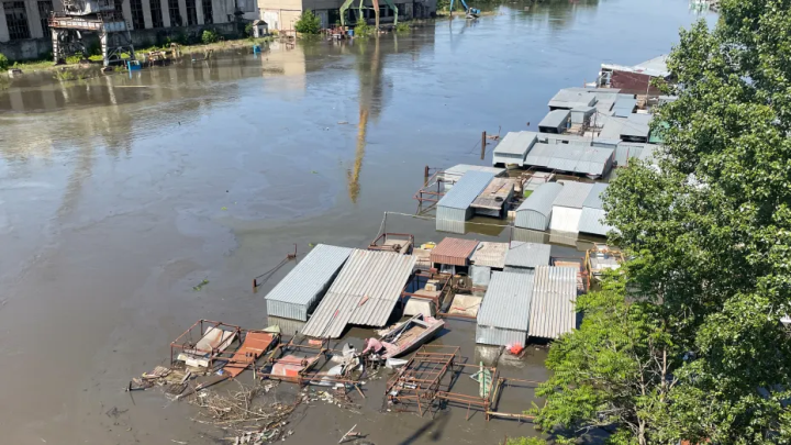เขื่อนคาคอฟกาท่วมหนัก บ้าน 14,000 หลังจมอยู่ใต้น้ำ - 2