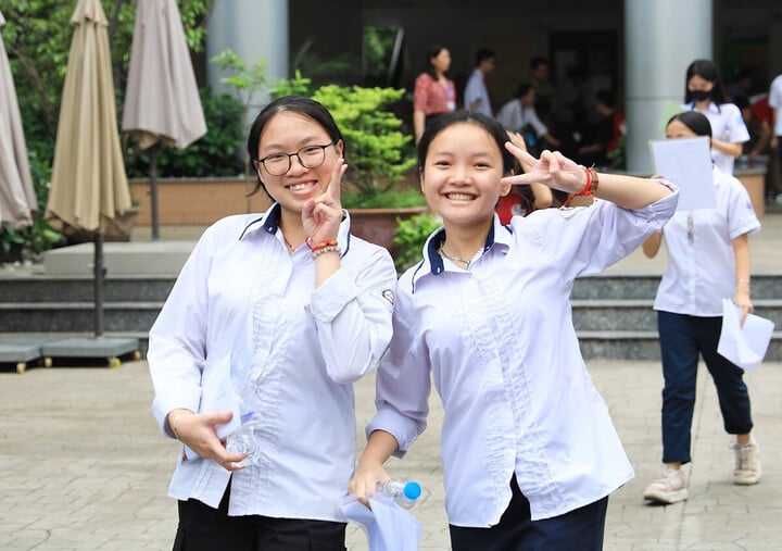 Hanoi hat in der städtischen 9. Klasse die drei Fächer Physik, Chemie und Biologie aus der Prüfung für hervorragende Schüler gestrichen. (Illustration)