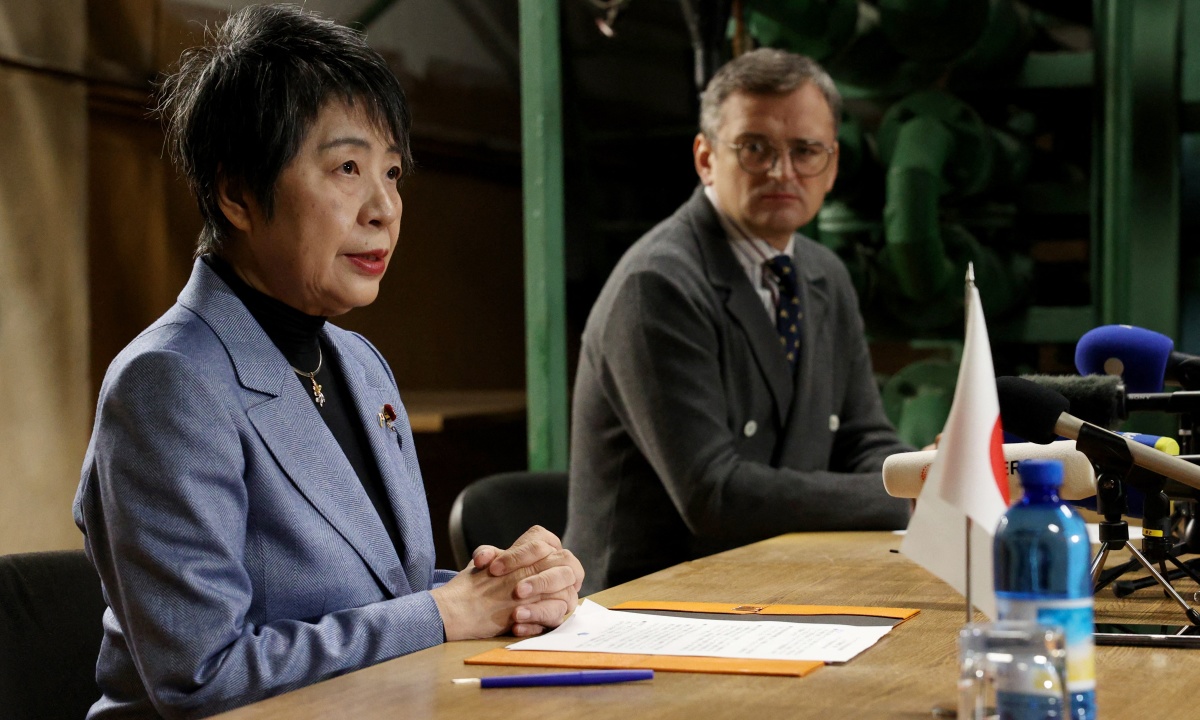 Japanischer Außenminister gibt Pressekonferenz in Luftschutzbunker in Kiew