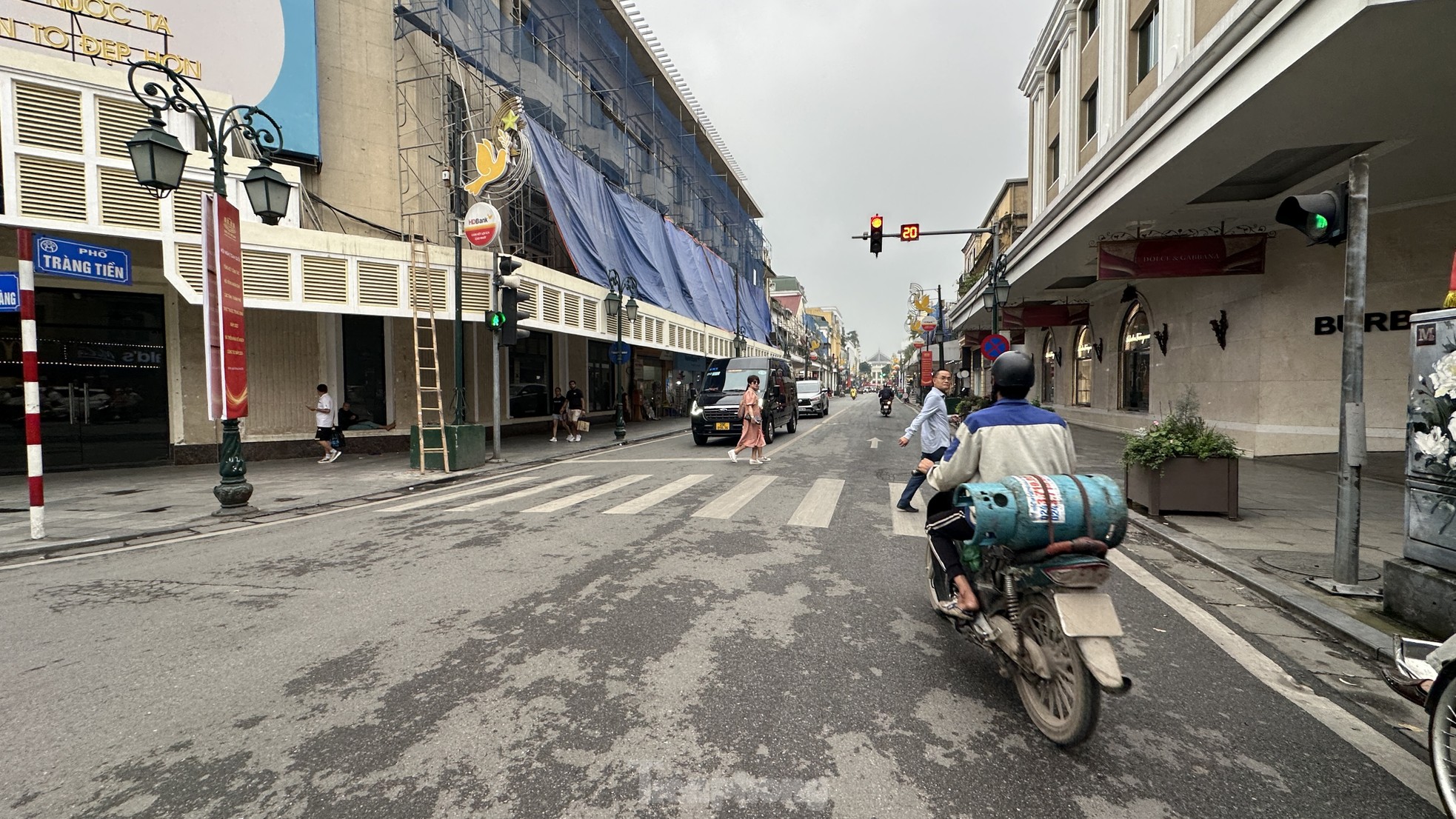 Hanoi renovates the facade of Trang Tien street photo 2