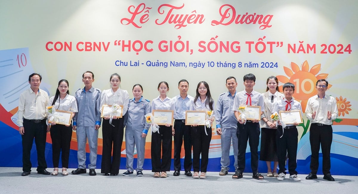 B8.-06-con-em-CBNV-có-thành-tích-học-tập-và-rèn-luyện-vượt-trội-được-Liên-đoàn-Lao-động-tỉnh-Đồng-Nai-khen-thưởng