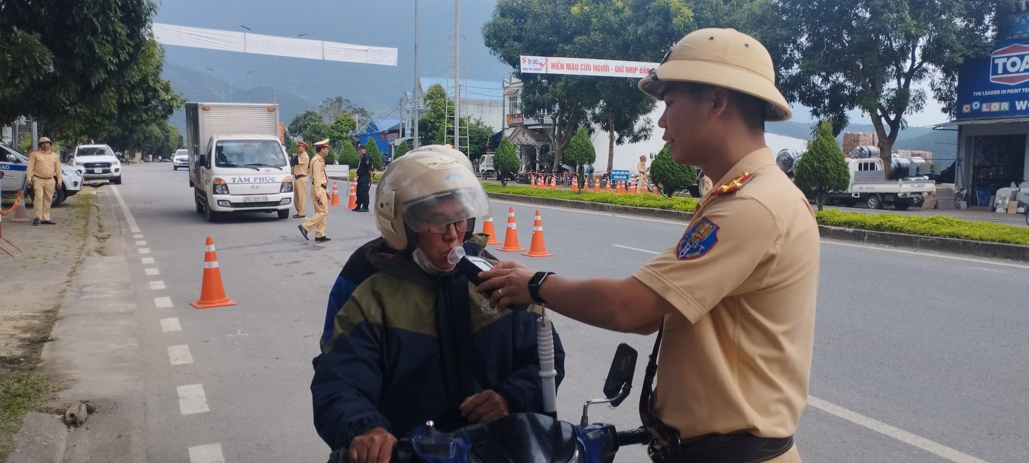 Cận cảnh lễ khai mạc Ngày hội Văn hóa các dân tộc có số dân dưới 10.000 người lần thứ I - Ảnh 14.