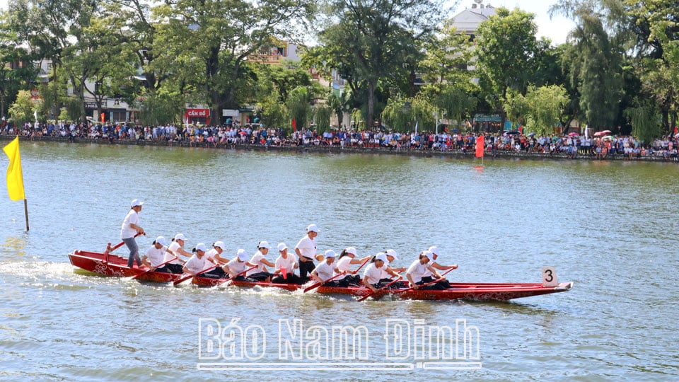 El equipo de remo femenino del distrito de Giao Thuy compitió en el Torneo Provincial de Remo de 2022 y ganó el primer premio.
