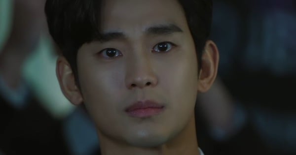 Đôi mắt 'gắn sao' say đắm của Kim Soo Hyun trong Nữ hoàng nước mắt