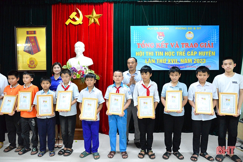 ผู้สมัคร 53 คน คว้ารางวัลในการแข่งขันสารสนเทศเยาวชนอำเภอแคนล็อก ครั้งที่ 17