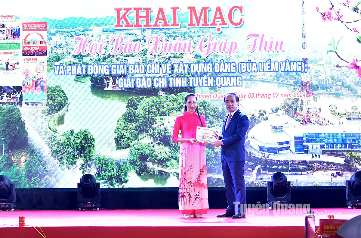 tuyen quang khai mac hoi bao xuan va phat dong giai bua liem vang lan thu ix hinh 1