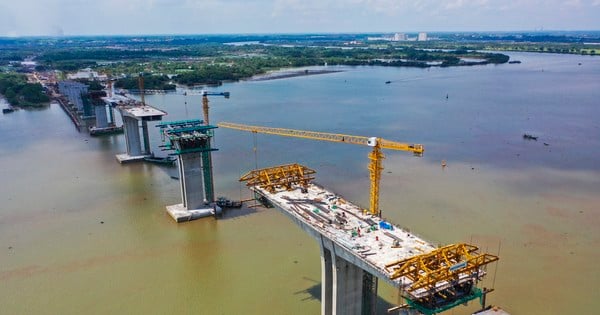 El puente más grande de la Ring Road 3 que conecta la ciudad de Ho Chi Minh con Dong Nai está tomando forma poco a poco.