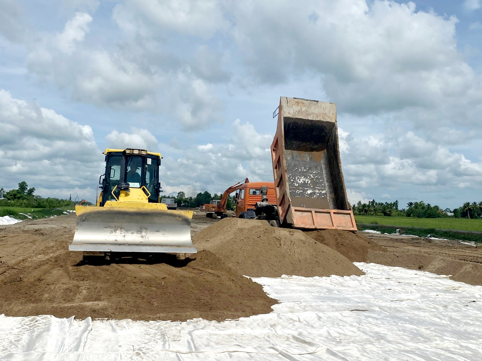 Hậu Giang đẩy nhanh tiến độ giải phóng mặt bằng hai cao tốc- Ảnh 1.