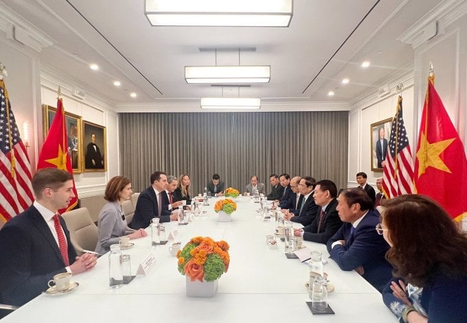 Prime Minister Pham Minh Chinh and the Vietnamese delegation worked with leaders of the NYSE stock exchange. Photo: Duong Giang