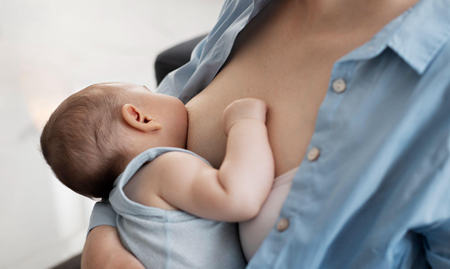 Vermindert ein Brustimplantat die Qualität der Muttermilch?