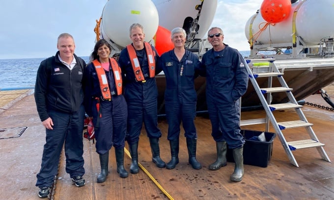 Joseph Wortman (links) und der Rest seines Tauchteams nach der Rückkehr von der Titan-Expedition im Jahr 2021. Foto: WSJ