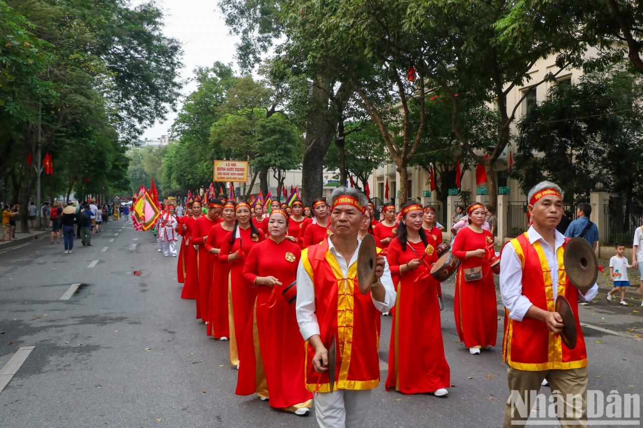 [Photo] Bustling traditional procession of Kim Ngan Communal House Festival photo 6