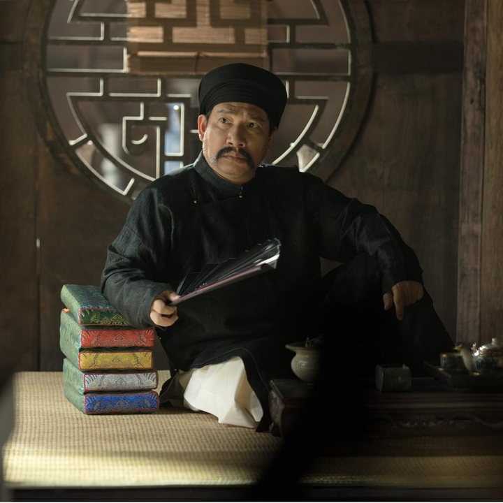 Quang Thang plays the role of a district magistrate in the movie 